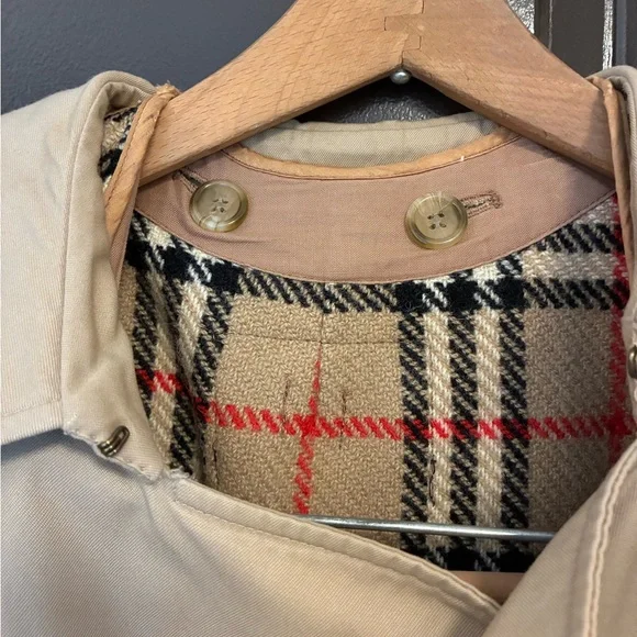 Burberry Classic Check Pattern with Navy Label - Picture 4 of 7